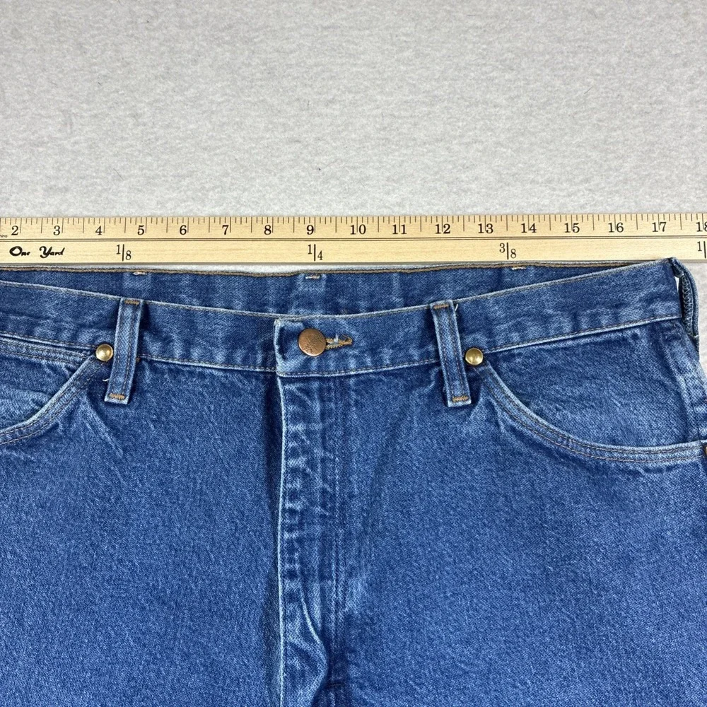 Wrangler Mens Blue Jeans Denim Size 35x32 Straight Leg Classic Fit‎ Western
